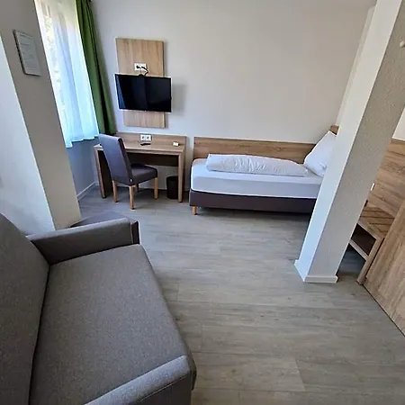 Szálloda Ladage *